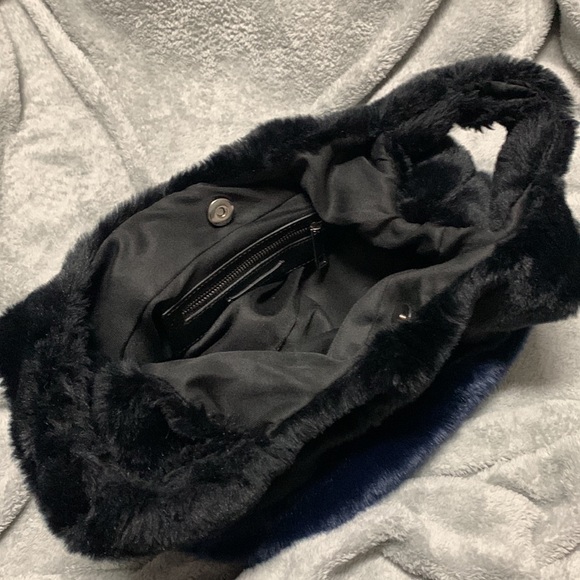 Zara furry purse - Picture 3 of 3